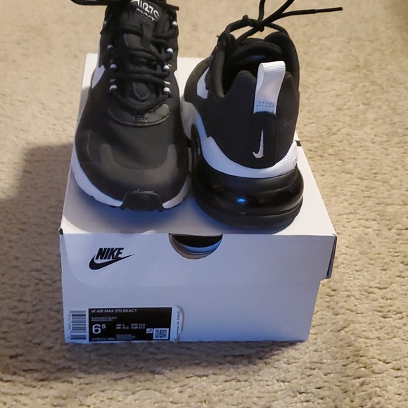 Nike - Picture 2 of 5